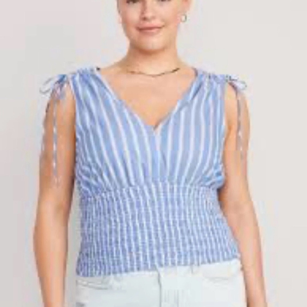 Old Navy Fitted Striped Sleeveless V Neck Tie Shoulder Smocked Top Women’s M NWT